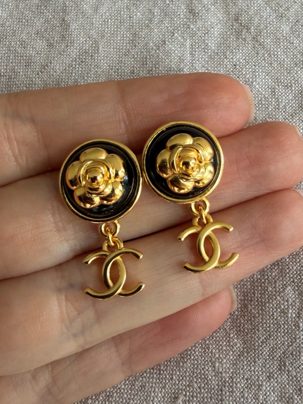 🖤Chanel Gold and Black Camellia Drop Earrings💛 - Picture 4 of 9